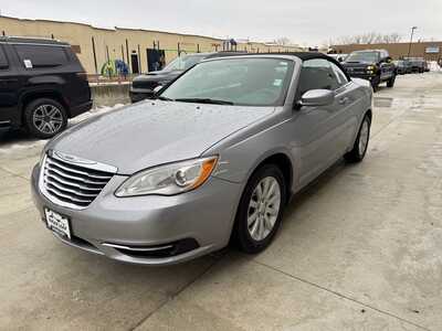 2013 Chrysler 200, $9990. Photo 4