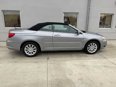 2013 Chrysler 200, $9990. Photo 8