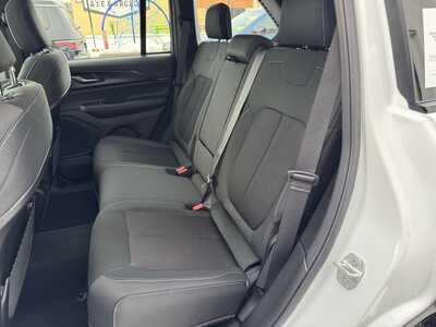 2025 Jeep Grand Cherokee, $38320. Photo 12
