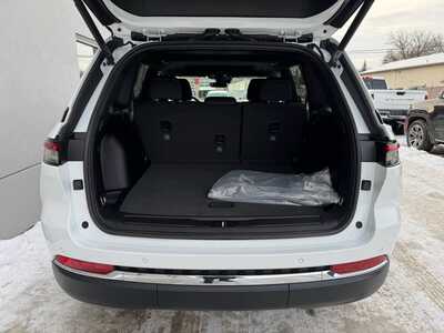 2025 Jeep Grand Cherokee, $38320. Photo 6