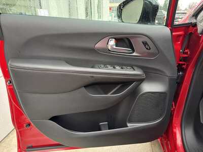 2026 Chrysler Pacifica, $45555. Photo 10