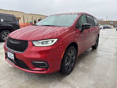 2026 Chrysler Pacifica, $45555. Photo 3