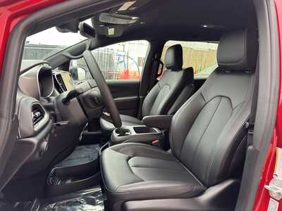 2026 Chrysler Pacifica, $45555. Photo 9