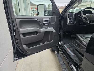 2017 Chevrolet 2500 Crew Cab, $33990. Photo 10