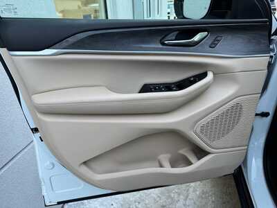 2024 Jeep Grand Cherokee L, $36850. Photo 11