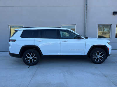 2024 Jeep Grand Cherokee L, $36850. Photo 2