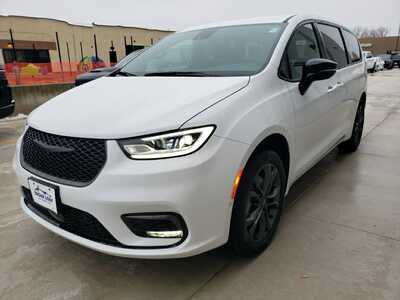 2026 Chrysler Pacifica, $45060. Photo 3