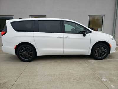 2026 Chrysler Pacifica, $45060. Photo 7