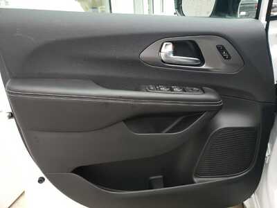 2026 Chrysler Pacifica, $45060. Photo 9