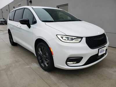 2026 Chrysler Pacifica, $45060. Photo 1