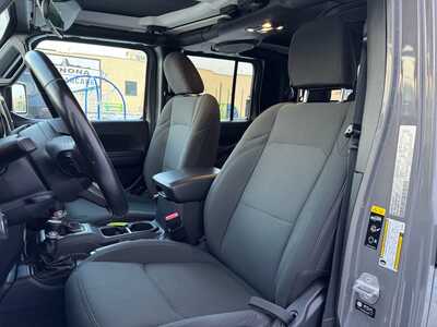 2021 Jeep Gladiator, $28990. Photo 10