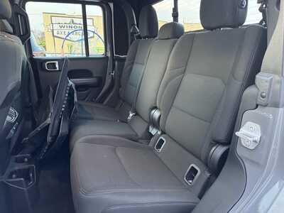 2021 Jeep Gladiator, $28990. Photo 12