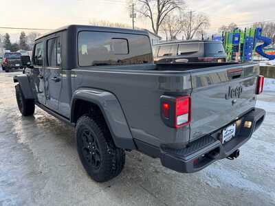 2021 Jeep Gladiator, $28990. Photo 4
