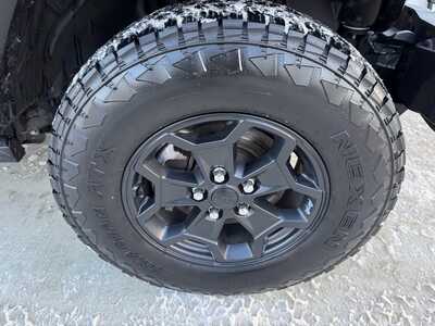 2021 Jeep Gladiator, $28990. Photo 9