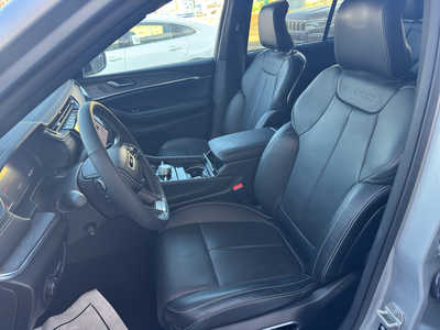 2024 Jeep Grand Cherokee, $42850. Photo 3