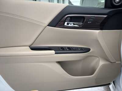 2017 Honda Accord, $16990. Photo 11
