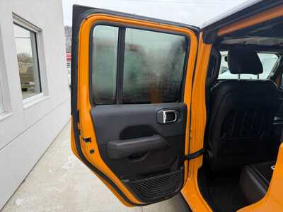 2021 Jeep Gladiator, $29990. Photo 11