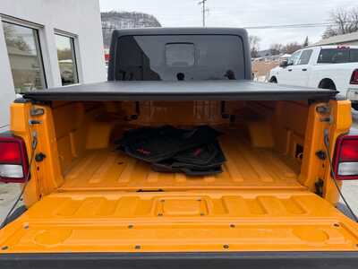 2021 Jeep Gladiator, $29990. Photo 6