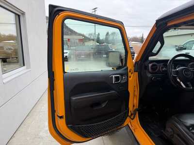 2021 Jeep Gladiator, $29990. Photo 9