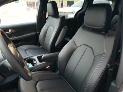2026 Chrysler Pacifica, $45505. Photo 10