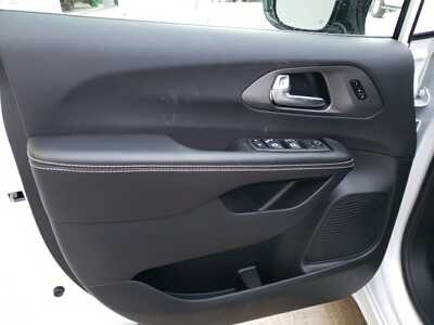 2026 Chrysler Pacifica, $45505. Photo 11