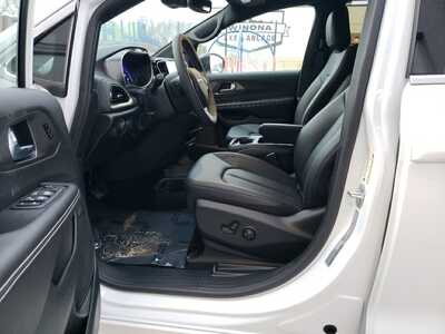 2026 Chrysler Pacifica, $45505. Photo 12