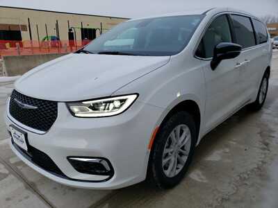 2026 Chrysler Pacifica, $45505. Photo 3