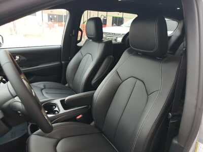 2026 Chrysler Pacifica, $46000. Photo 10