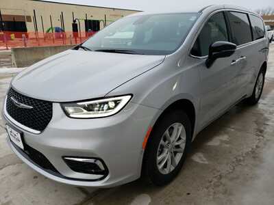 2026 Chrysler Pacifica, $46000. Photo 3