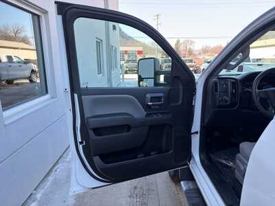 2017 Chevrolet 3500 Crew Cab, $35990. Photo 10