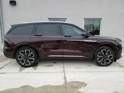 2024 Lincoln Nautilus, $47650. Photo 7