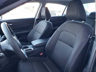 2025 Nissan Altima, $18950. Photo 10