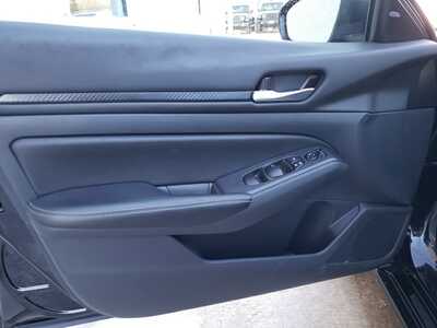 2025 Nissan Altima, $18950. Photo 11