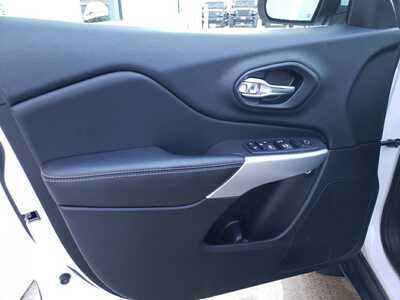 2018 Jeep Cherokee, $13990. Photo 11