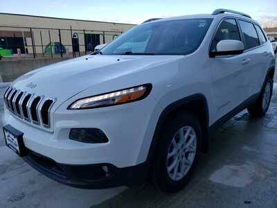2018 Jeep Cherokee, $13990. Photo 3