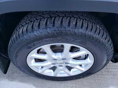 2018 Jeep Cherokee, $13990. Photo 9