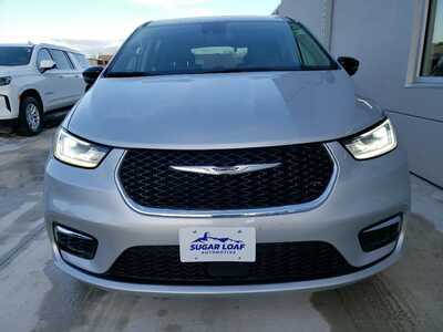 2024 Chrysler Pacifica, $27990. Photo 2