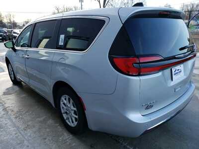 2024 Chrysler Pacifica, $27990. Photo 4