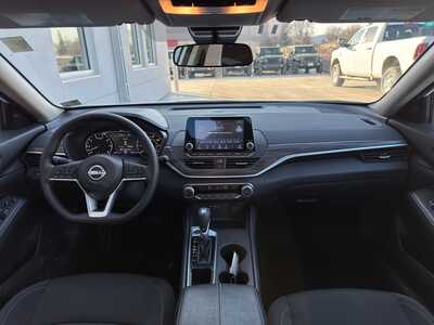 2025 Nissan Altima, $19950. Photo 4