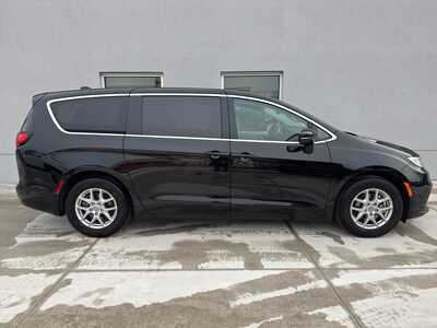 2024 Chrysler Pacifica, $27990. Photo 2