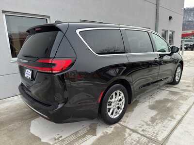 2024 Chrysler Pacifica, $27990. Photo 3