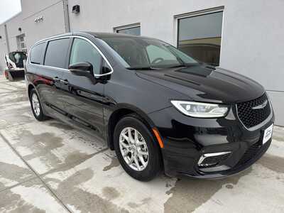2024 Chrysler Pacifica, $27990. Photo 1