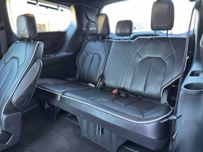 2025 Chrysler Pacifica, $36450. Photo 12