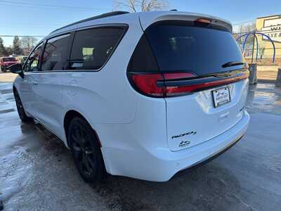 2025 Chrysler Pacifica, $36450. Photo 4