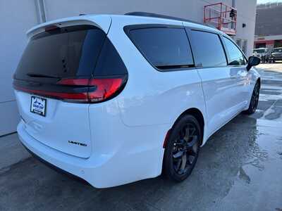2025 Chrysler Pacifica, $36450. Photo 7