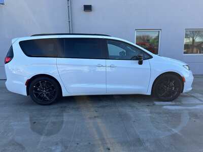 2025 Chrysler Pacifica, $36450. Photo 8