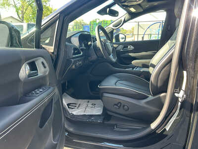2026 Chrysler Pacifica, $51960. Photo 12