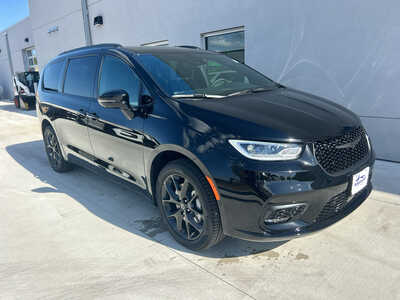 2026 Chrysler Pacifica, $51960. Photo 5