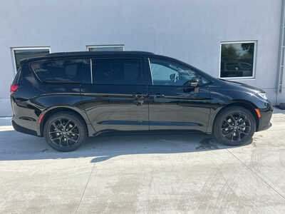 2026 Chrysler Pacifica, $51960. Photo 8