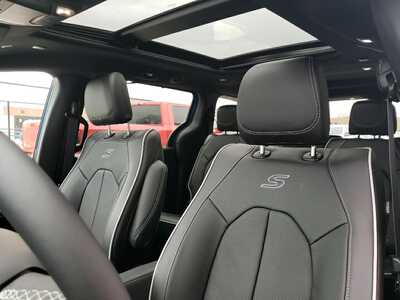 2026 Chrysler Pacifica, $52455. Photo 10